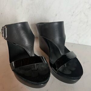 Donald Pliner. 6.5. Wedge sandals. Black.